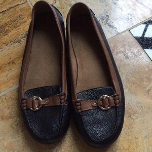 Aerosoles super padded elegant black & tan loafers